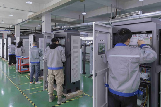这些“第一”见证外贸向“新”而行AG真人游戏平台起跑2025(图2)