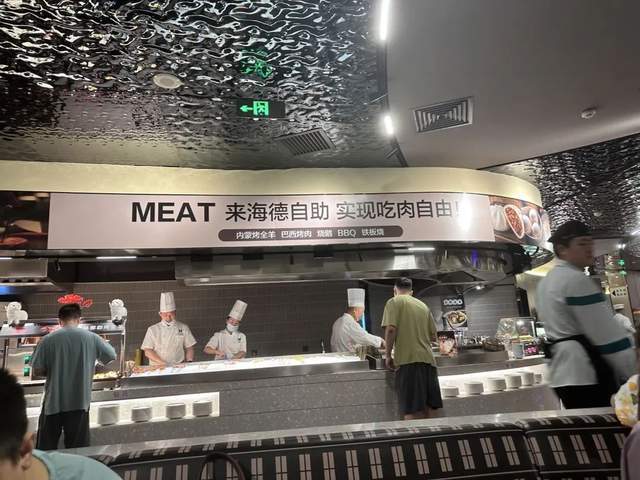 打工人挤爆汤泉馆AG真人平台团建(图1)